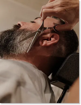 Modellatura della barba durante una masterclass